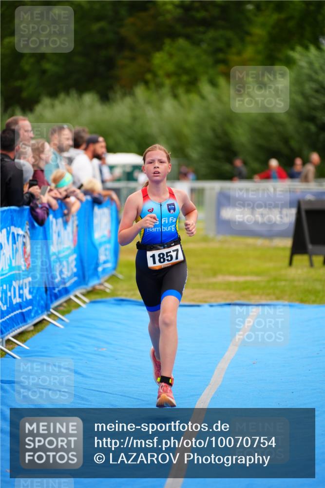 30.08.2026 - Elbe Triathlon Hamburg LAZAROV Photography http://msf.ph/oto/10070754 30.08.2026 12:54:27 Ziel 1857, 1864 meine-sportfotos.de