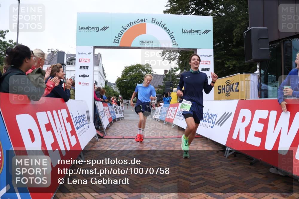 30.08.2026 - Blankeneser Heldenlauf Lena Gebhardt http://msf.ph/oto/10070758 30.08.2026 10:09:44 Ziel 5005, 5606, 5709 meine-sportfotos.de