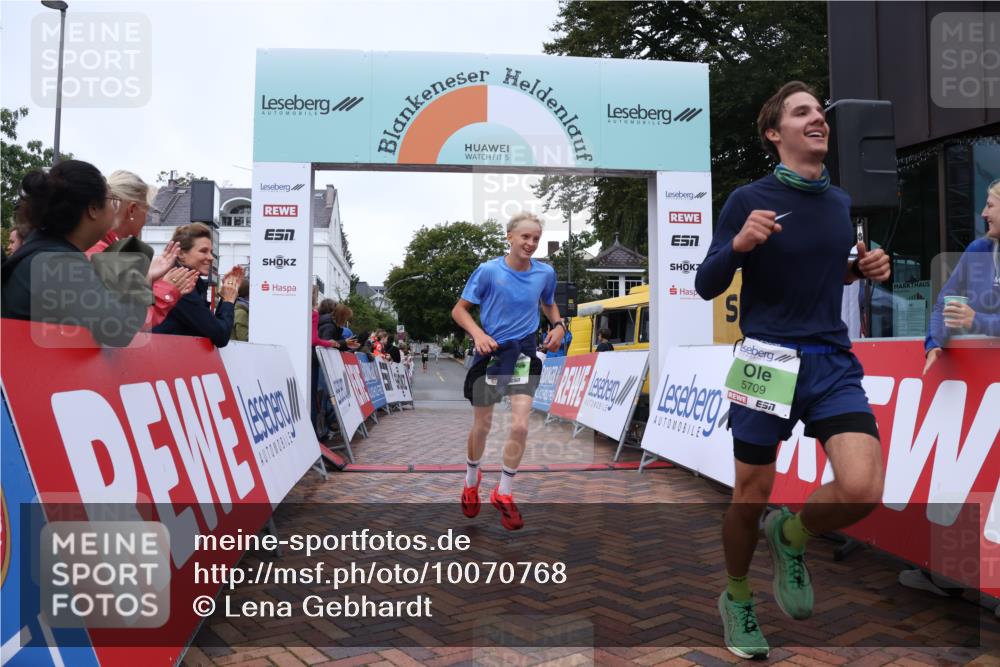 30.08.2026 - Blankeneser Heldenlauf Lena Gebhardt http://msf.ph/oto/10070768 30.08.2026 10:09:44 Ziel 5005, 5606, 5709 meine-sportfotos.de