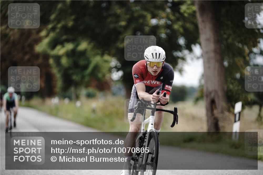 30.08.2026 - Elbe Triathlon Hamburg Michael Burmester http://msf.ph/oto/10070805 30.08.2026 09:58:40 Radfahren 417, 464, 503, 513, 526, 656, 746, 779, 950 meine-sportfotos.de