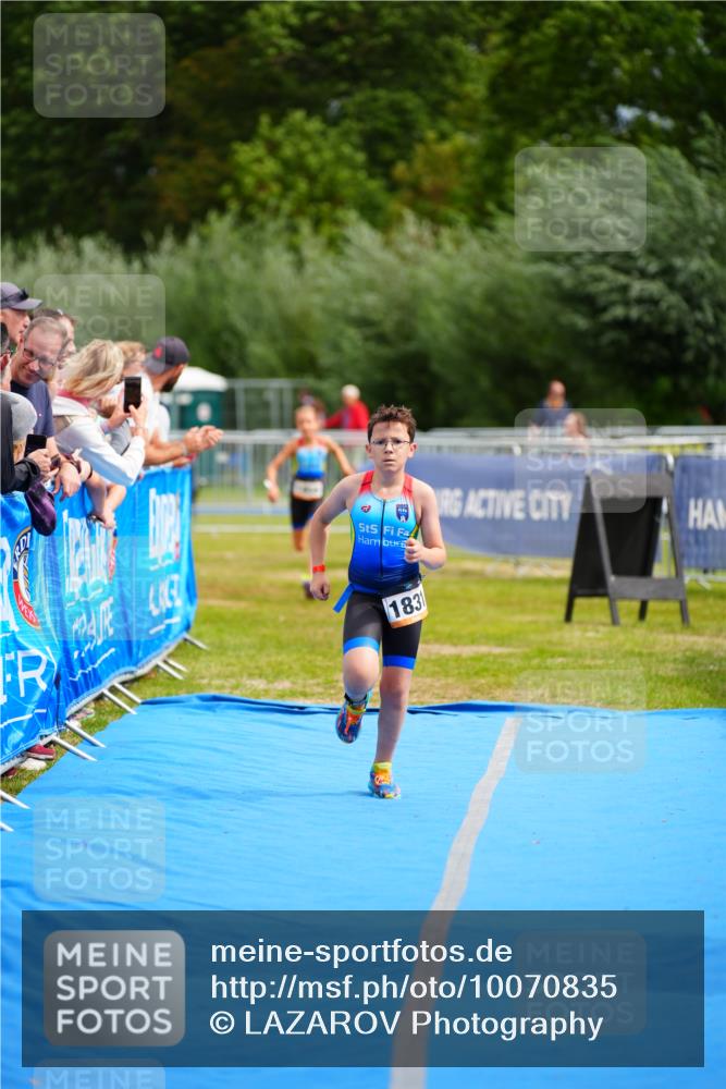 30.08.2026 - Elbe Triathlon Hamburg LAZAROV Photography http://msf.ph/oto/10070835 30.08.2026 12:55:16 Ziel 1831, 1856, 1868 meine-sportfotos.de