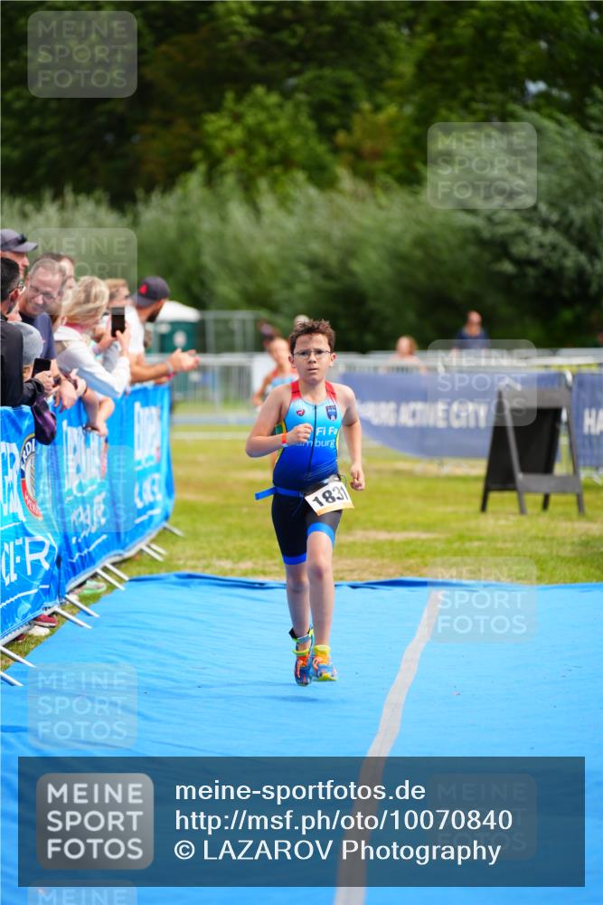 30.08.2026 - Elbe Triathlon Hamburg LAZAROV Photography http://msf.ph/oto/10070840 30.08.2026 12:55:16 Ziel 1831, 1856, 1868 meine-sportfotos.de