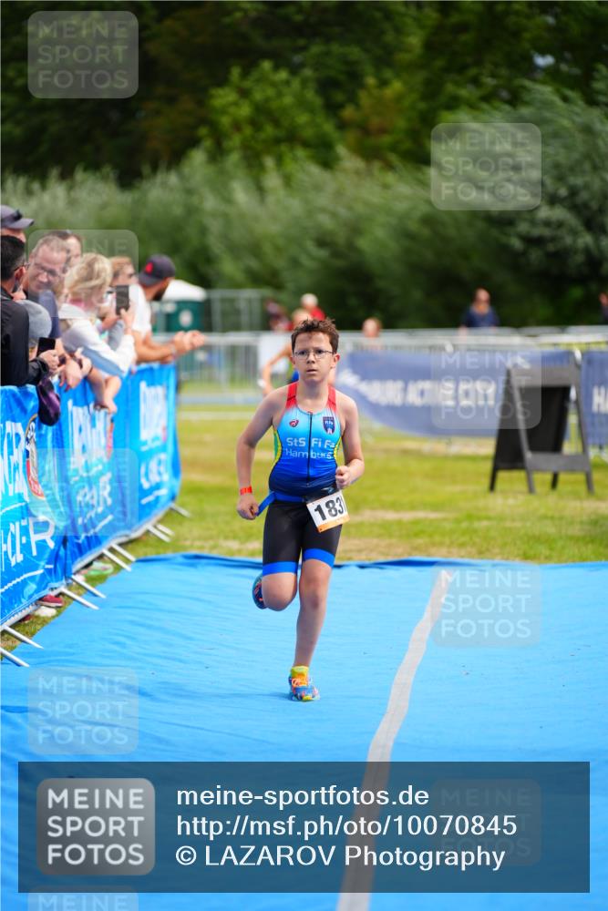 30.08.2026 - Elbe Triathlon Hamburg LAZAROV Photography http://msf.ph/oto/10070845 30.08.2026 12:55:16 Ziel 1831, 1856, 1868 meine-sportfotos.de