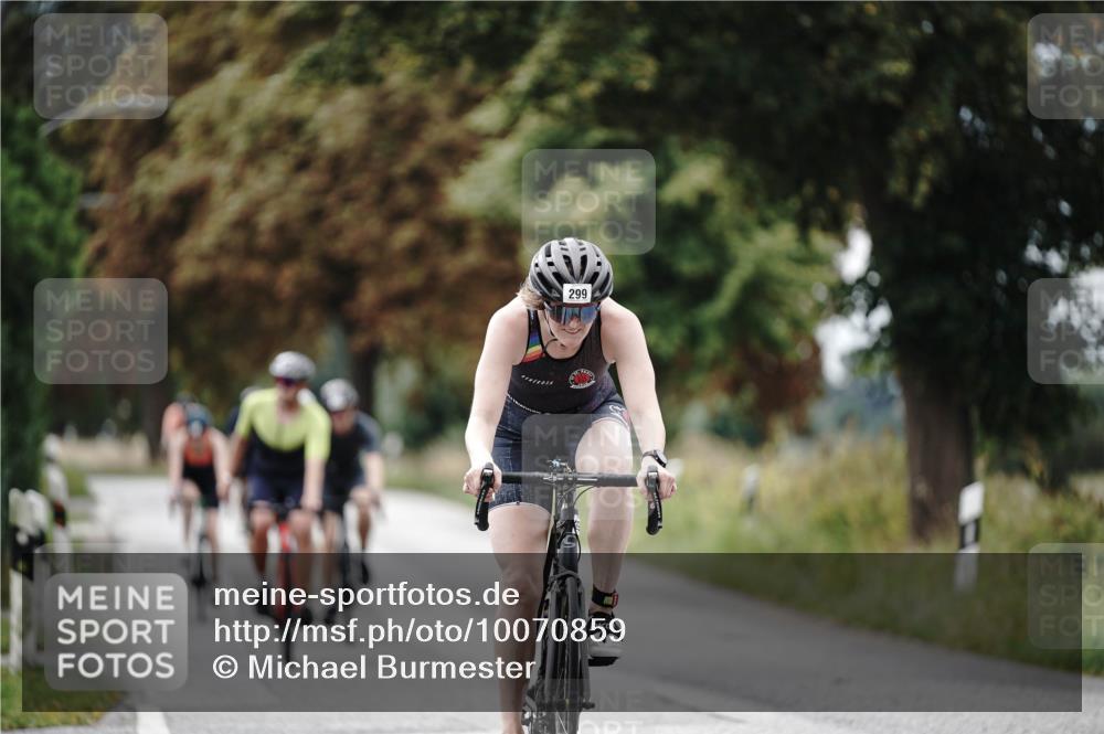 30.08.2026 - Elbe Triathlon Hamburg Michael Burmester http://msf.ph/oto/10070859 30.08.2026 09:59:06 Radfahren 299, 491, 495, 579, 580, 605, 647, 691, 718, 802 meine-sportfotos.de