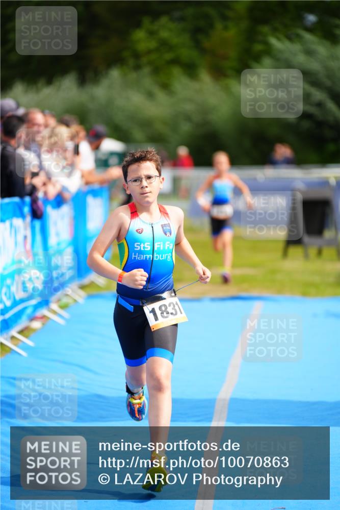 30.08.2026 - Elbe Triathlon Hamburg LAZAROV Photography http://msf.ph/oto/10070863 30.08.2026 12:55:17 Ziel 1831, 1856, 1868 meine-sportfotos.de