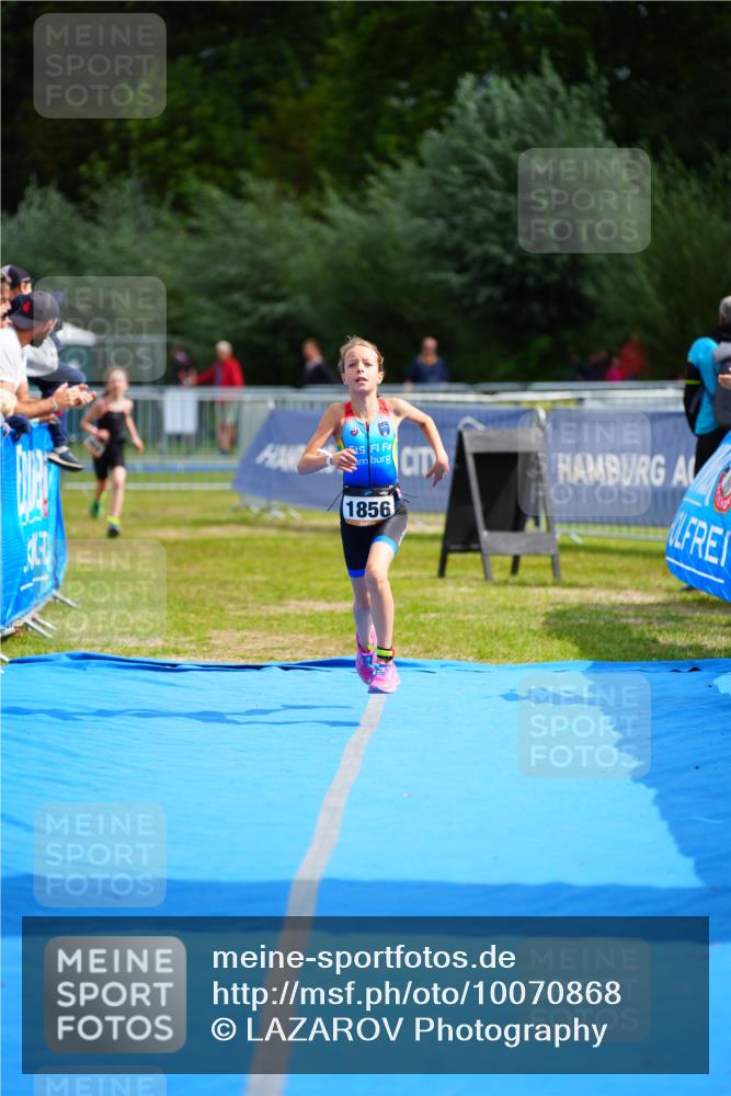 30.08.2026 - Elbe Triathlon Hamburg LAZAROV Photography http://msf.ph/oto/10070868 30.08.2026 12:55:19 Ziel 1831, 1856, 1868 meine-sportfotos.de