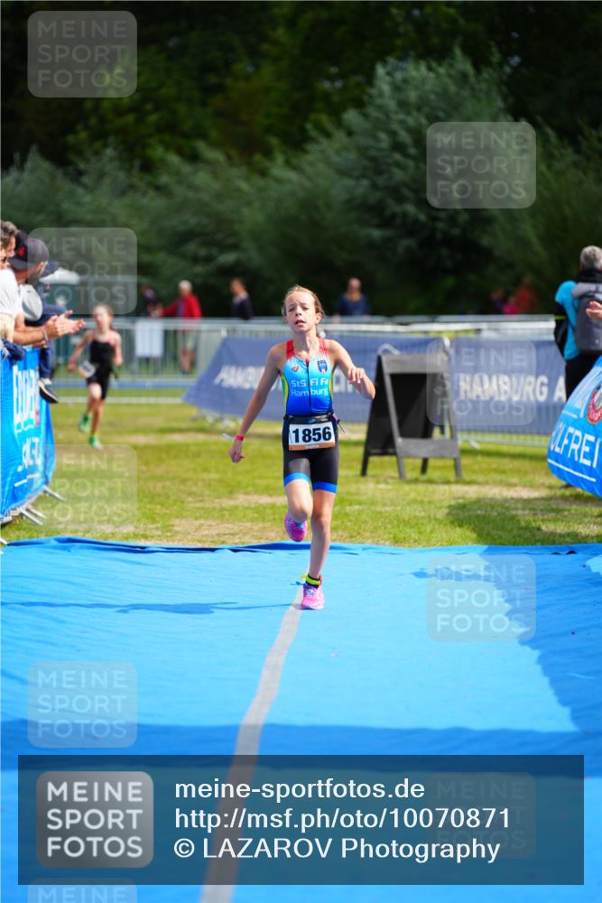 30.08.2026 - Elbe Triathlon Hamburg LAZAROV Photography http://msf.ph/oto/10070871 30.08.2026 12:55:19 Ziel 1831, 1856, 1868 meine-sportfotos.de