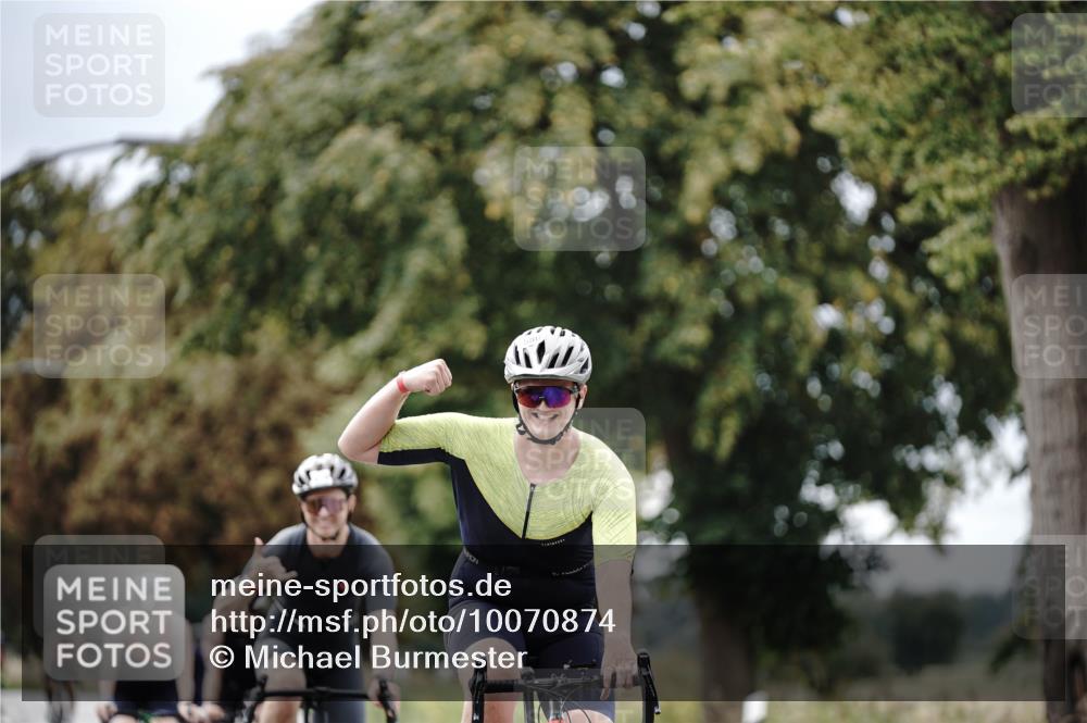30.08.2026 - Elbe Triathlon Hamburg Michael Burmester http://msf.ph/oto/10070874 30.08.2026 09:59:08 Radfahren 299, 472, 491, 495, 579, 580, 647, 718, 802 meine-sportfotos.de