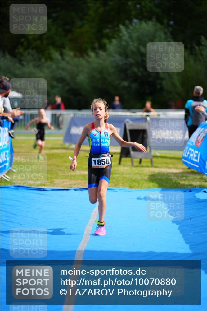 30.08.2026 - Elbe Triathlon Hamburg LAZAROV Photography http://msf.ph/oto/10070880 30.08.2026 12:55:19 Ziel 1831, 1856, 1868 meine-sportfotos.de