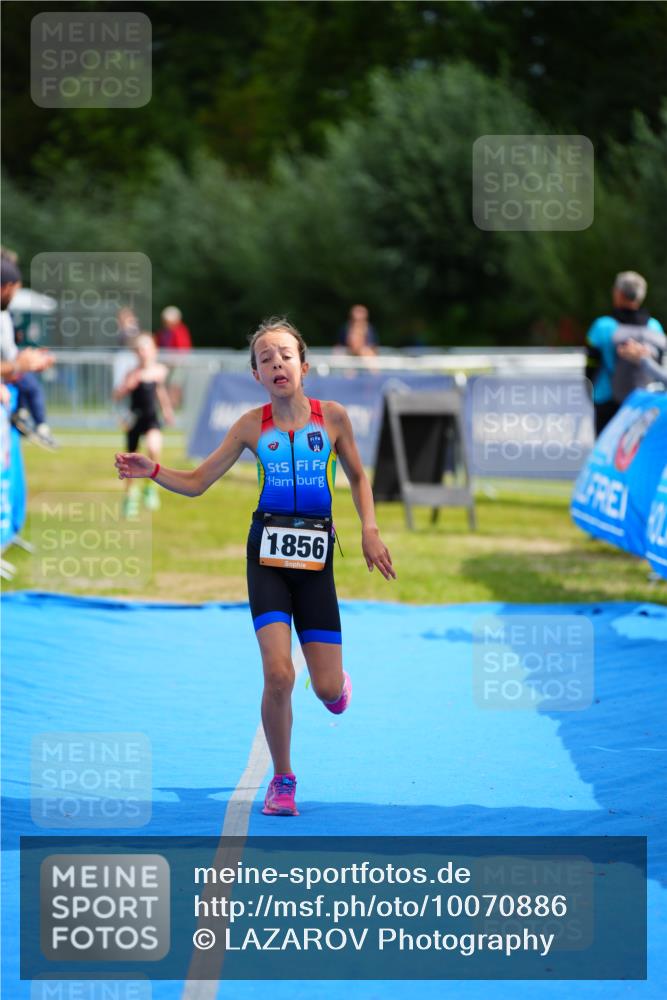 30.08.2026 - Elbe Triathlon Hamburg LAZAROV Photography http://msf.ph/oto/10070886 30.08.2026 12:55:20 Ziel 1831, 1856, 1868 meine-sportfotos.de