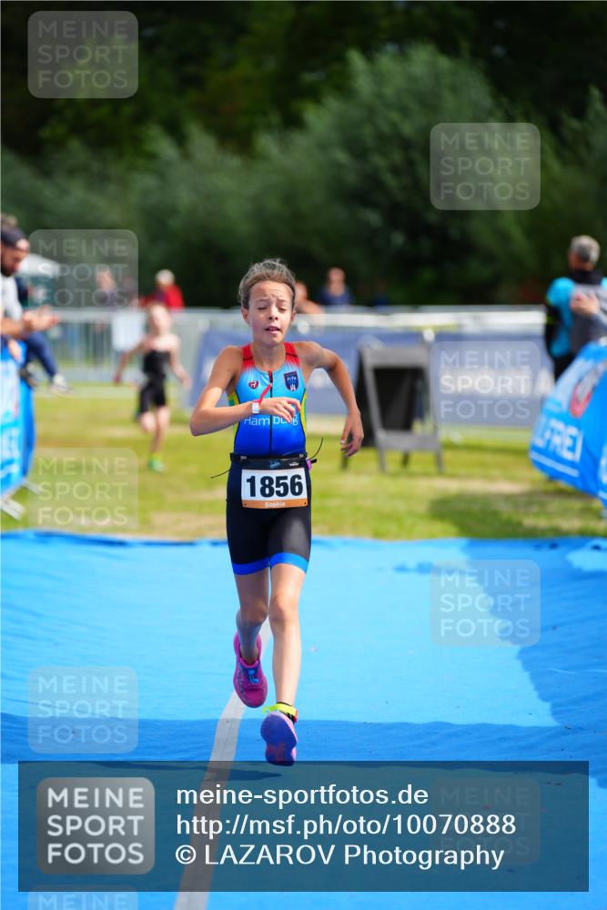 30.08.2026 - Elbe Triathlon Hamburg LAZAROV Photography http://msf.ph/oto/10070888 30.08.2026 12:55:20 Ziel 1831, 1856, 1868 meine-sportfotos.de