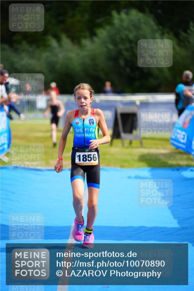 30.08.2026 - Elbe Triathlon Hamburg LAZAROV Photography http://msf.ph/oto/10070890 30.08.2026 12:55:20 Ziel 1831, 1856, 1868 meine-sportfotos.de