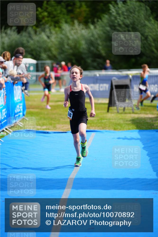 30.08.2026 - Elbe Triathlon Hamburg LAZAROV Photography http://msf.ph/oto/10070892 30.08.2026 12:55:24 Ziel 1856, 1863, 1868 meine-sportfotos.de