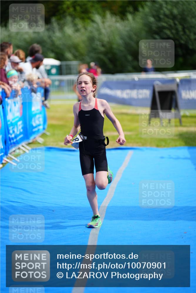 30.08.2026 - Elbe Triathlon Hamburg LAZAROV Photography http://msf.ph/oto/10070901 30.08.2026 12:55:24 Ziel 1856, 1863, 1868 meine-sportfotos.de