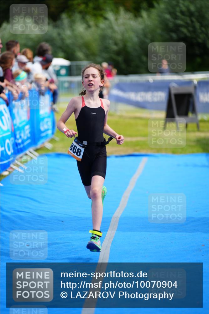 30.08.2026 - Elbe Triathlon Hamburg LAZAROV Photography http://msf.ph/oto/10070904 30.08.2026 12:55:24 Ziel 1856, 1863, 1868 meine-sportfotos.de