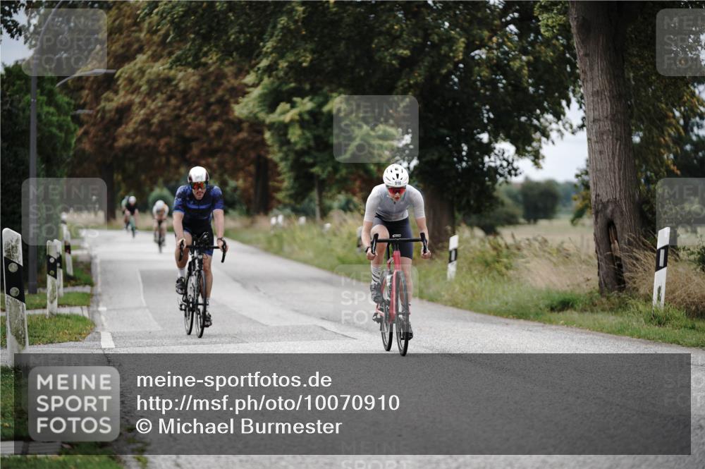 30.08.2026 - Elbe Triathlon Hamburg Michael Burmester http://msf.ph/oto/10070910 30.08.2026 09:59:25 Radfahren 667, 750, 780, 918 meine-sportfotos.de