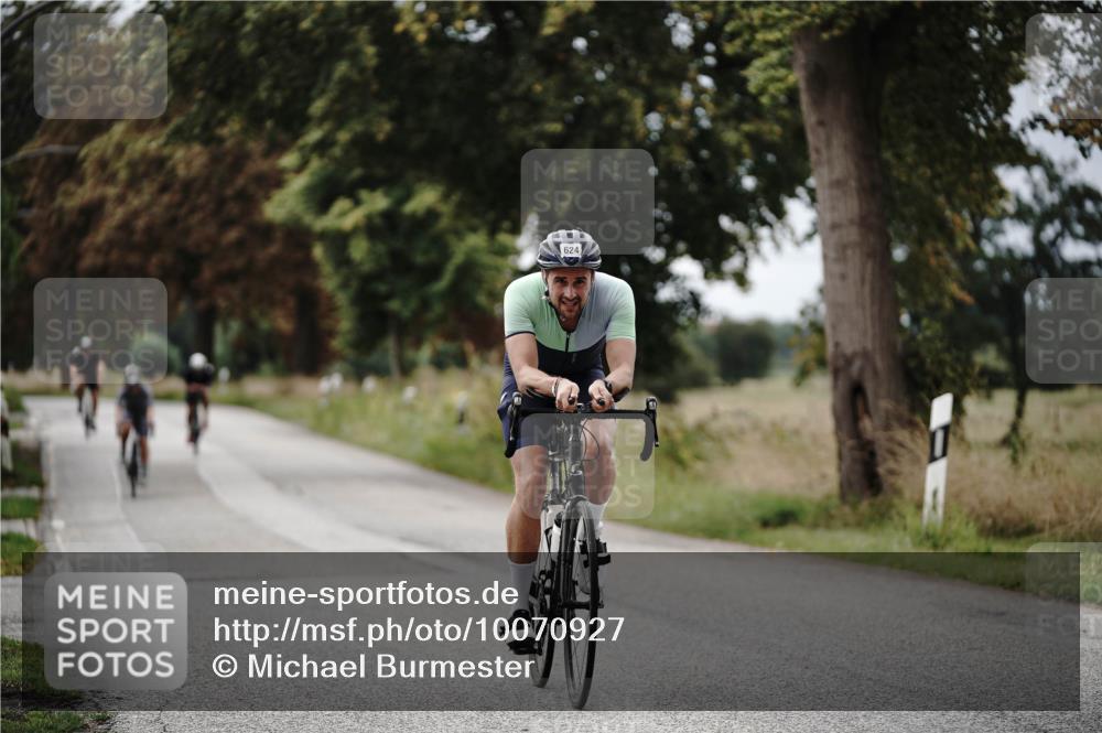 30.08.2026 - Elbe Triathlon Hamburg Michael Burmester http://msf.ph/oto/10070927 30.08.2026 09:59:36 Radfahren 331, 608, 624, 655, 863 meine-sportfotos.de