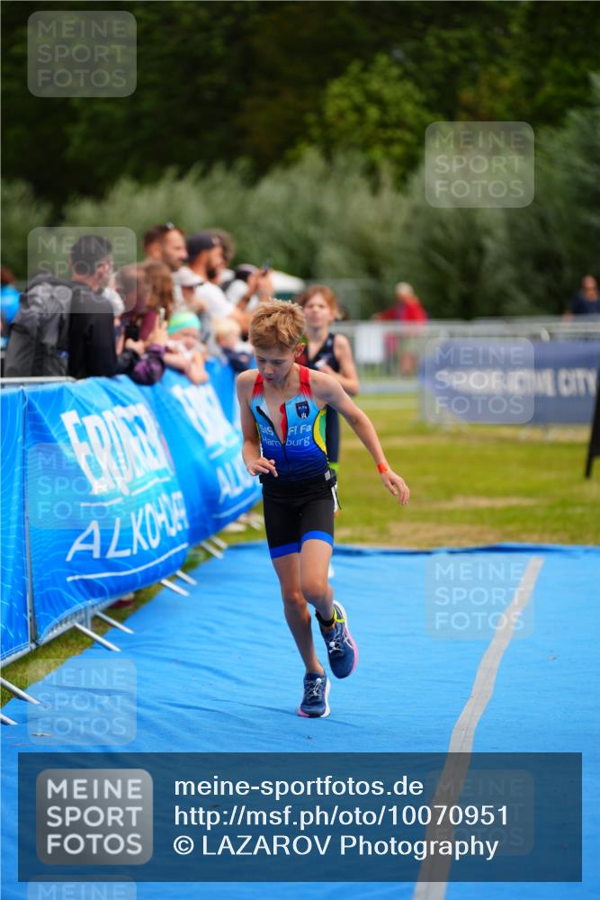 30.08.2026 - Elbe Triathlon Hamburg LAZAROV Photography http://msf.ph/oto/10070951 30.08.2026 12:55:38 Ziel 1840, 1844 meine-sportfotos.de