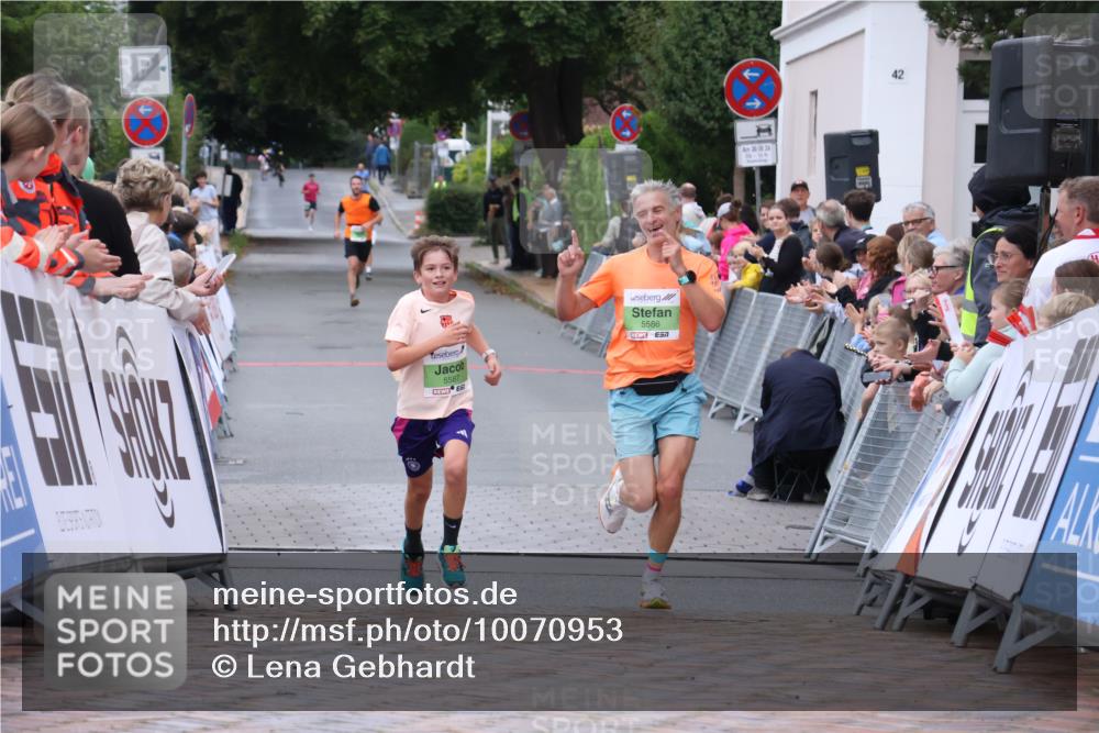 30.08.2026 - Blankeneser Heldenlauf Lena Gebhardt http://msf.ph/oto/10070953 30.08.2026 10:10:29 Ziel 5067, 5586, 5587 meine-sportfotos.de