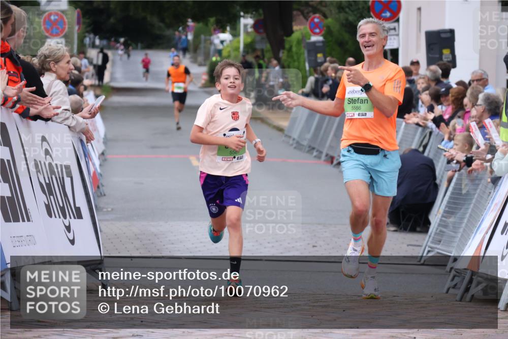 30.08.2026 - Blankeneser Heldenlauf Lena Gebhardt http://msf.ph/oto/10070962 30.08.2026 10:10:30 Ziel 5067, 5586, 5587 meine-sportfotos.de
