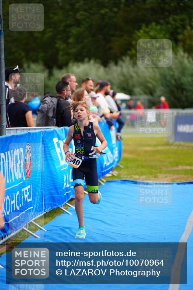 30.08.2026 - Elbe Triathlon Hamburg LAZAROV Photography http://msf.ph/oto/10070964 30.08.2026 12:55:40 Ziel 1840, 1844 meine-sportfotos.de