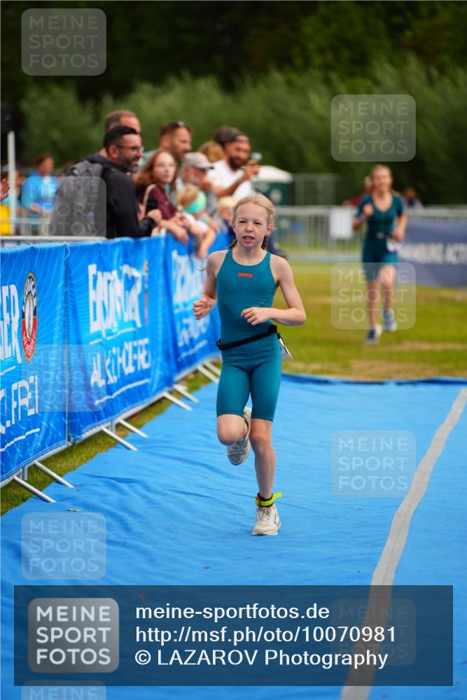 30.08.2026 - Elbe Triathlon Hamburg LAZAROV Photography http://msf.ph/oto/10070981 30.08.2026 12:56:03 Ziel 1809, 1871 meine-sportfotos.de