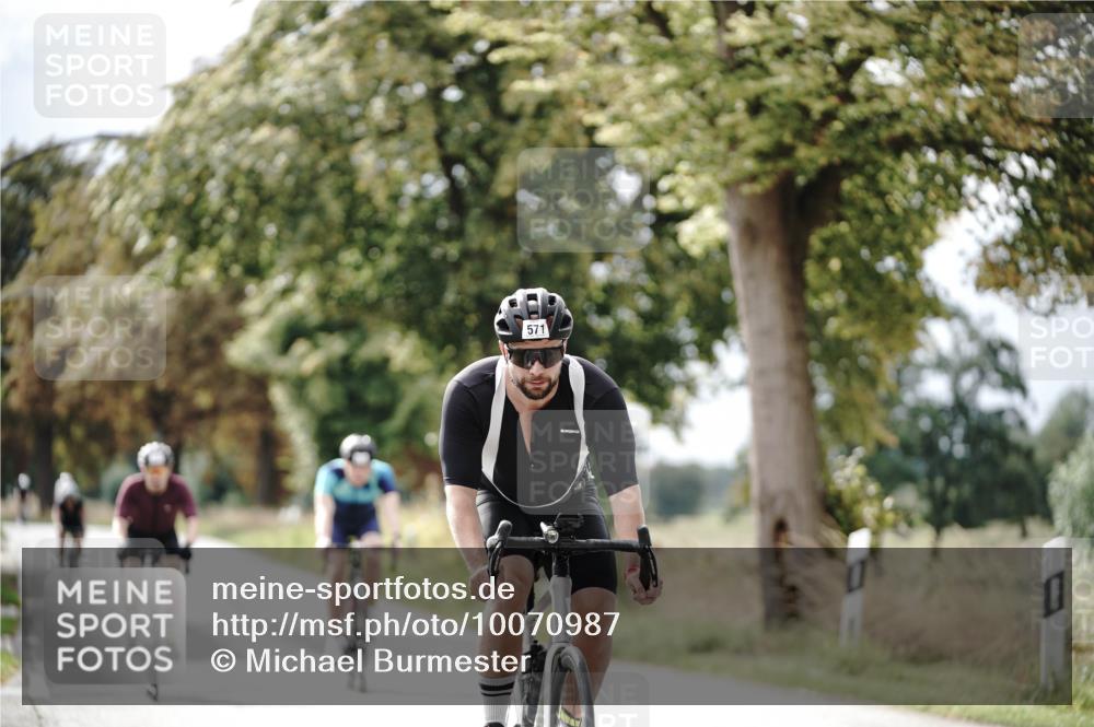 30.08.2026 - Elbe Triathlon Hamburg Michael Burmester http://msf.ph/oto/10070987 30.08.2026 10:00:30 Radfahren 510, 571, 638, 898, 931 meine-sportfotos.de