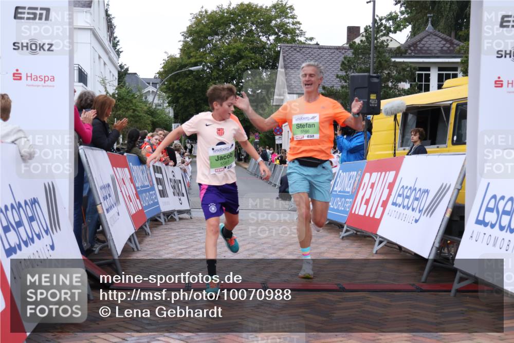 30.08.2026 - Blankeneser Heldenlauf Lena Gebhardt http://msf.ph/oto/10070988 30.08.2026 10:10:33 Ziel 5586, 5587 meine-sportfotos.de
