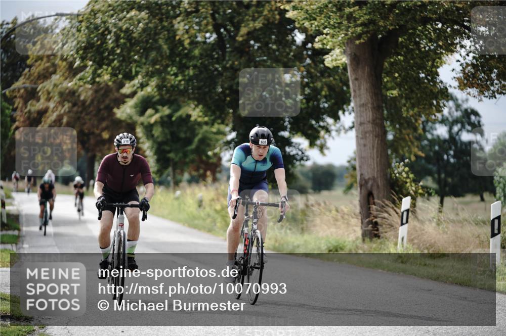 30.08.2026 - Elbe Triathlon Hamburg Michael Burmester http://msf.ph/oto/10070993 30.08.2026 10:00:31 Radfahren 510, 571, 638, 898, 931 meine-sportfotos.de