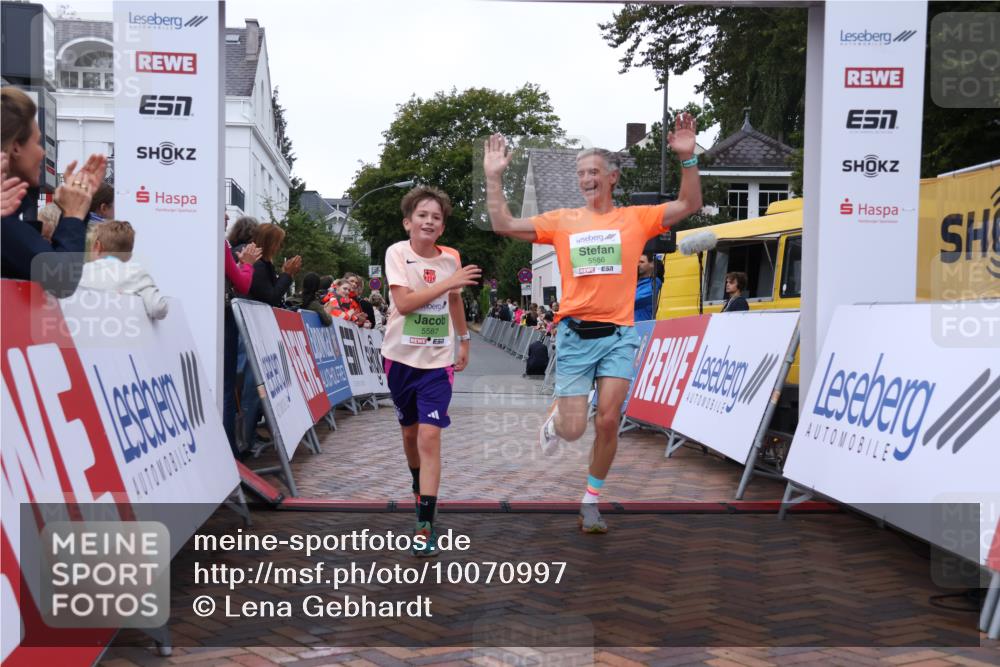 30.08.2026 - Blankeneser Heldenlauf Lena Gebhardt http://msf.ph/oto/10070997 30.08.2026 10:10:33 Ziel 5586, 5587 meine-sportfotos.de