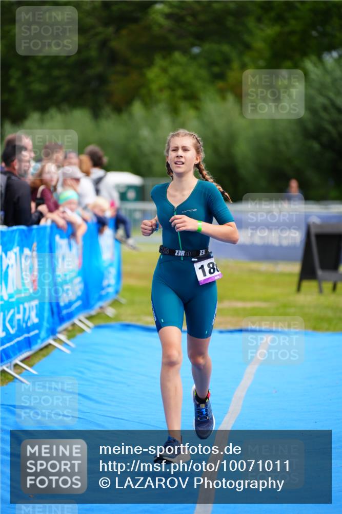 30.08.2026 - Elbe Triathlon Hamburg LAZAROV Photography http://msf.ph/oto/10071011 30.08.2026 12:56:07 Ziel 1809 meine-sportfotos.de