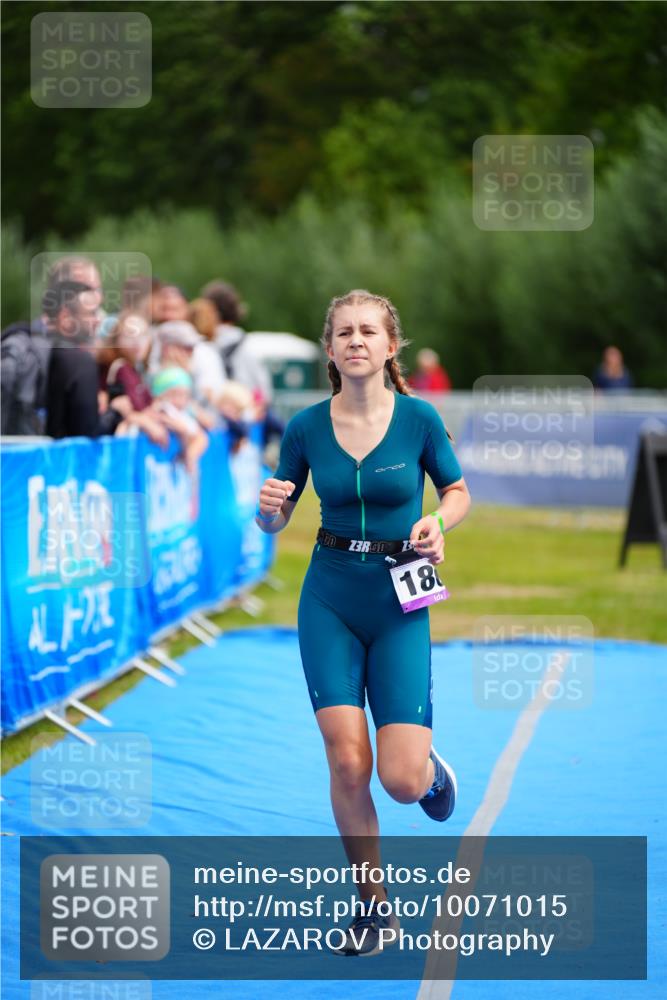 30.08.2026 - Elbe Triathlon Hamburg LAZAROV Photography http://msf.ph/oto/10071015 30.08.2026 12:56:07 Ziel 1809 meine-sportfotos.de