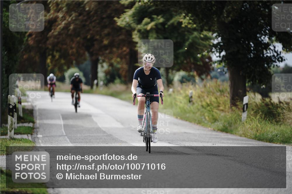 30.08.2026 - Elbe Triathlon Hamburg Michael Burmester http://msf.ph/oto/10071016 30.08.2026 10:00:47 Radfahren 558, 724, 866, 869 meine-sportfotos.de