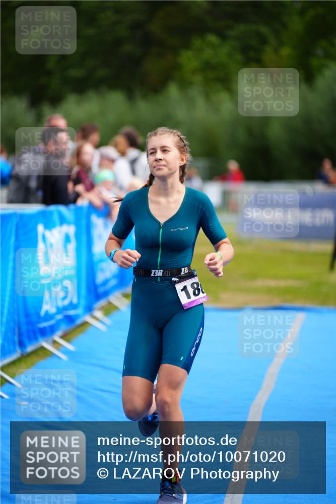 30.08.2026 - Elbe Triathlon Hamburg LAZAROV Photography http://msf.ph/oto/10071020 30.08.2026 12:56:07 Ziel 1809 meine-sportfotos.de