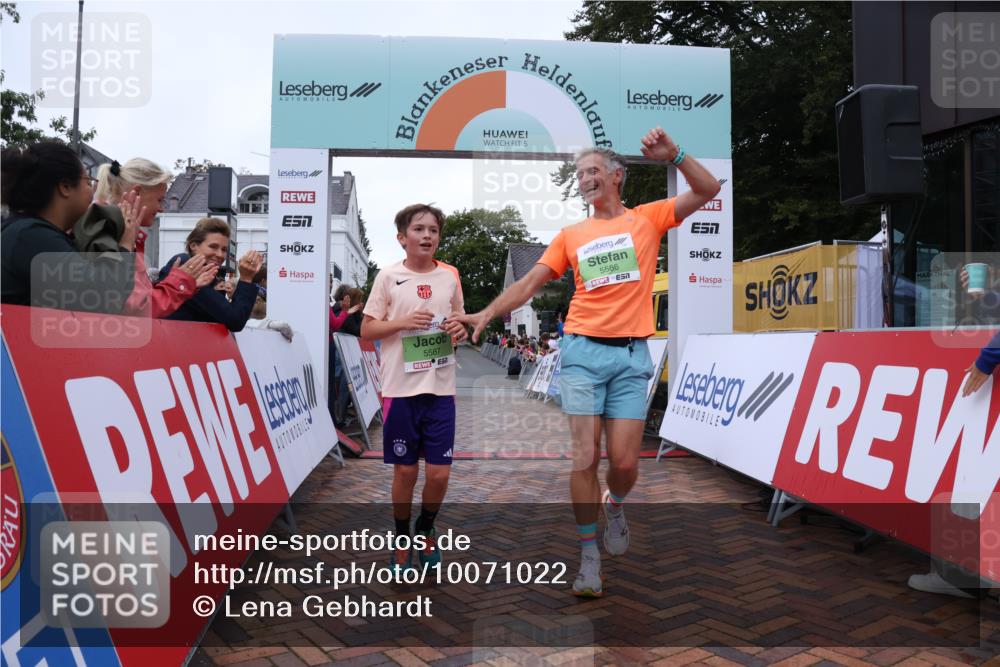 30.08.2026 - Blankeneser Heldenlauf Lena Gebhardt http://msf.ph/oto/10071022 30.08.2026 10:10:34 Ziel 5586, 5587 meine-sportfotos.de