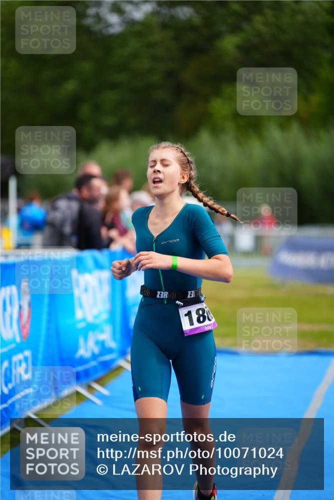 30.08.2026 - Elbe Triathlon Hamburg LAZAROV Photography http://msf.ph/oto/10071024 30.08.2026 12:56:08 Ziel 1809 meine-sportfotos.de