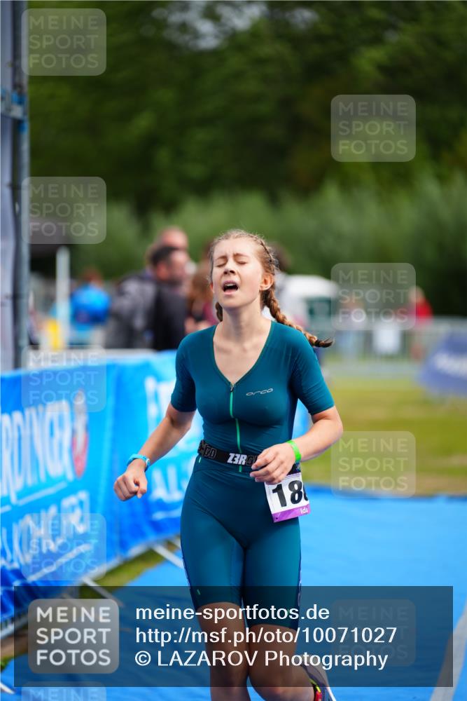 30.08.2026 - Elbe Triathlon Hamburg LAZAROV Photography http://msf.ph/oto/10071027 30.08.2026 12:56:08 Ziel 1809 meine-sportfotos.de