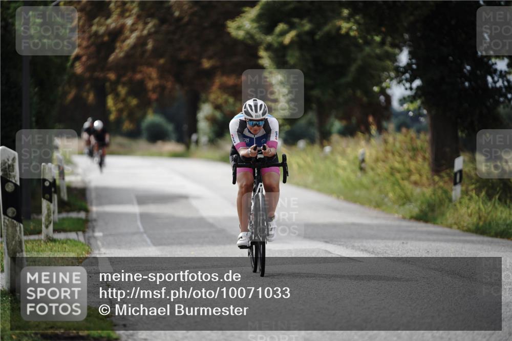 30.08.2026 - Elbe Triathlon Hamburg Michael Burmester http://msf.ph/oto/10071033 30.08.2026 10:00:53 Radfahren 558, 826, 869 meine-sportfotos.de