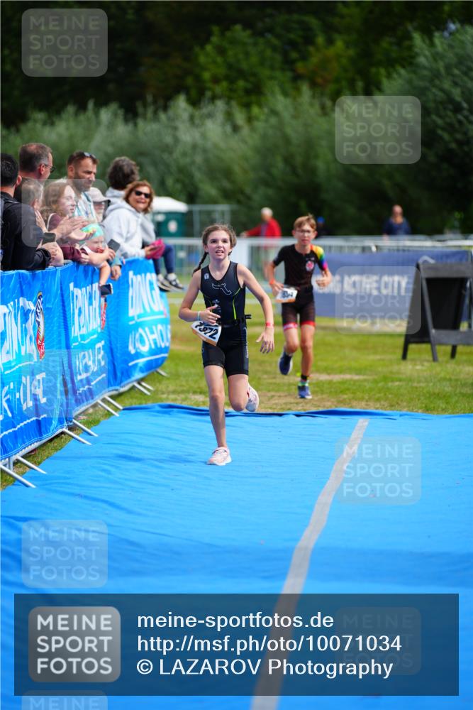 30.08.2026 - Elbe Triathlon Hamburg LAZAROV Photography http://msf.ph/oto/10071034 30.08.2026 12:56:14 Ziel 1834 meine-sportfotos.de