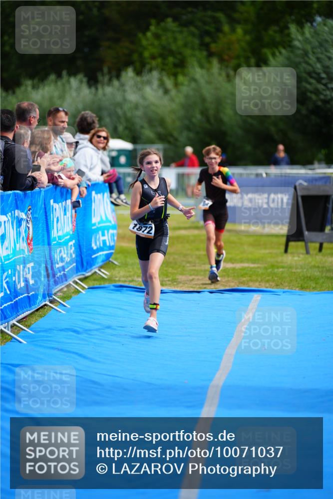 30.08.2026 - Elbe Triathlon Hamburg LAZAROV Photography http://msf.ph/oto/10071037 30.08.2026 12:56:14 Ziel 1834 meine-sportfotos.de