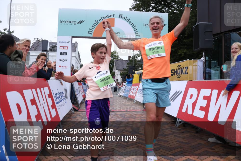 30.08.2026 - Blankeneser Heldenlauf Lena Gebhardt http://msf.ph/oto/10071039 30.08.2026 10:10:35 Ziel 5586, 5587 meine-sportfotos.de