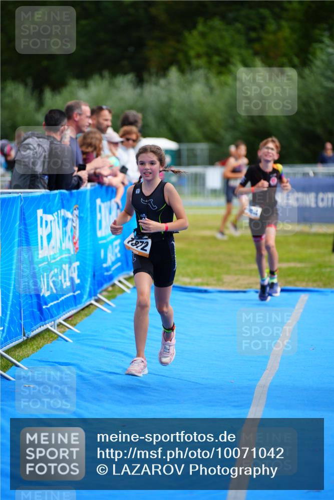 30.08.2026 - Elbe Triathlon Hamburg LAZAROV Photography http://msf.ph/oto/10071042 30.08.2026 12:56:15 Ziel 1834 meine-sportfotos.de