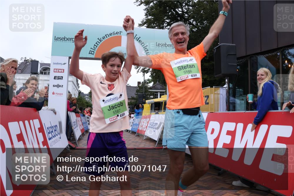 30.08.2026 - Blankeneser Heldenlauf Lena Gebhardt http://msf.ph/oto/10071047 30.08.2026 10:10:35 Ziel 5586, 5587 meine-sportfotos.de