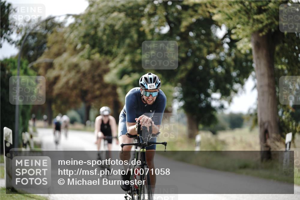 30.08.2026 - Elbe Triathlon Hamburg Michael Burmester http://msf.ph/oto/10071058 30.08.2026 10:01:09 Radfahren 650, 671, 675, 699, 700, 705, 831 meine-sportfotos.de