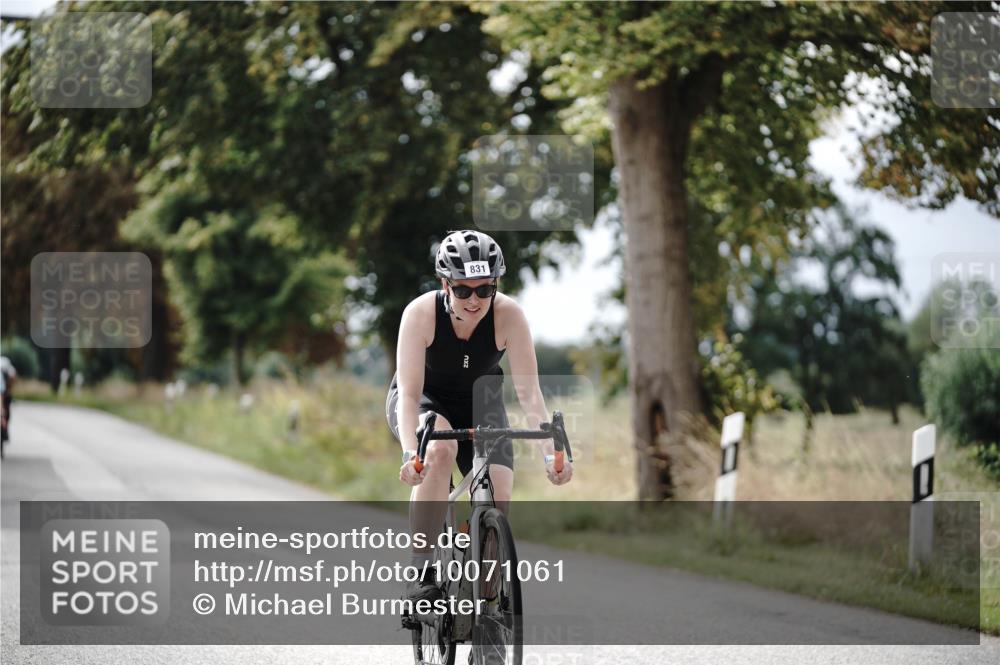 30.08.2026 - Elbe Triathlon Hamburg Michael Burmester http://msf.ph/oto/10071061 30.08.2026 10:01:11 Radfahren 533, 650, 671, 675, 700, 831 meine-sportfotos.de