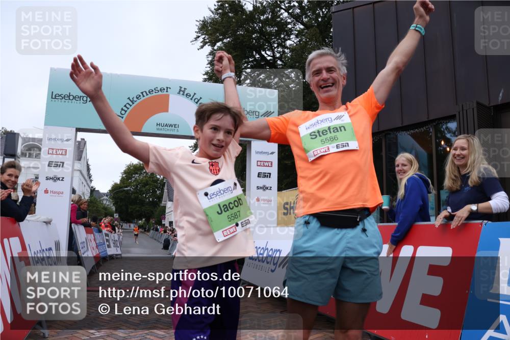 30.08.2026 - Blankeneser Heldenlauf Lena Gebhardt http://msf.ph/oto/10071064 30.08.2026 10:10:36 Ziel 5586, 5587 meine-sportfotos.de