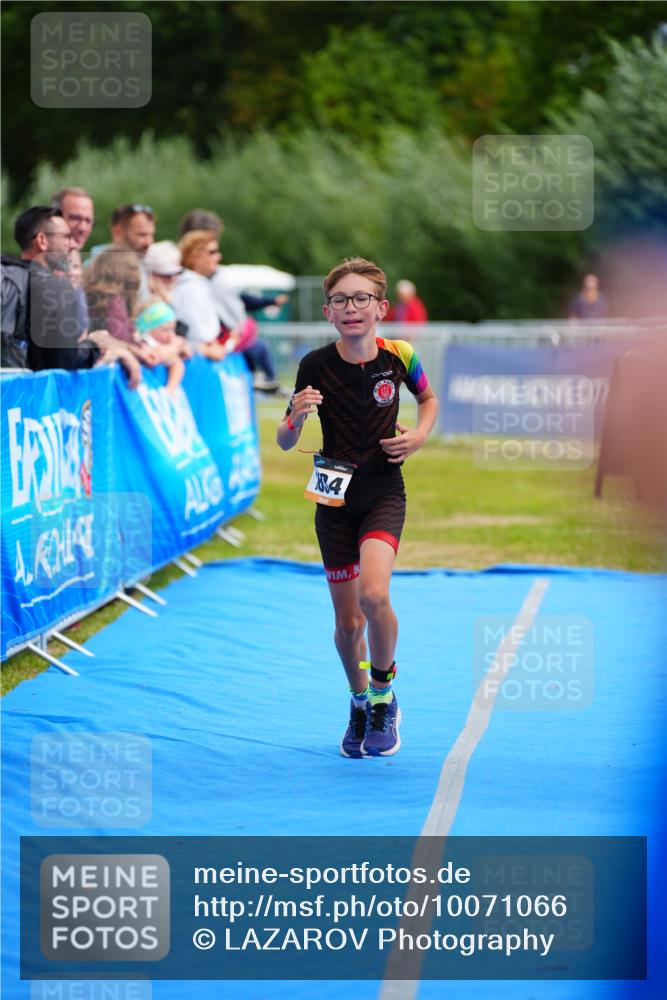 30.08.2026 - Elbe Triathlon Hamburg LAZAROV Photography http://msf.ph/oto/10071066 30.08.2026 12:56:17 Ziel 1834 meine-sportfotos.de