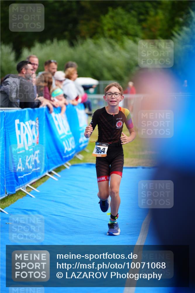 30.08.2026 - Elbe Triathlon Hamburg LAZAROV Photography http://msf.ph/oto/10071068 30.08.2026 12:56:17 Ziel 1834 meine-sportfotos.de