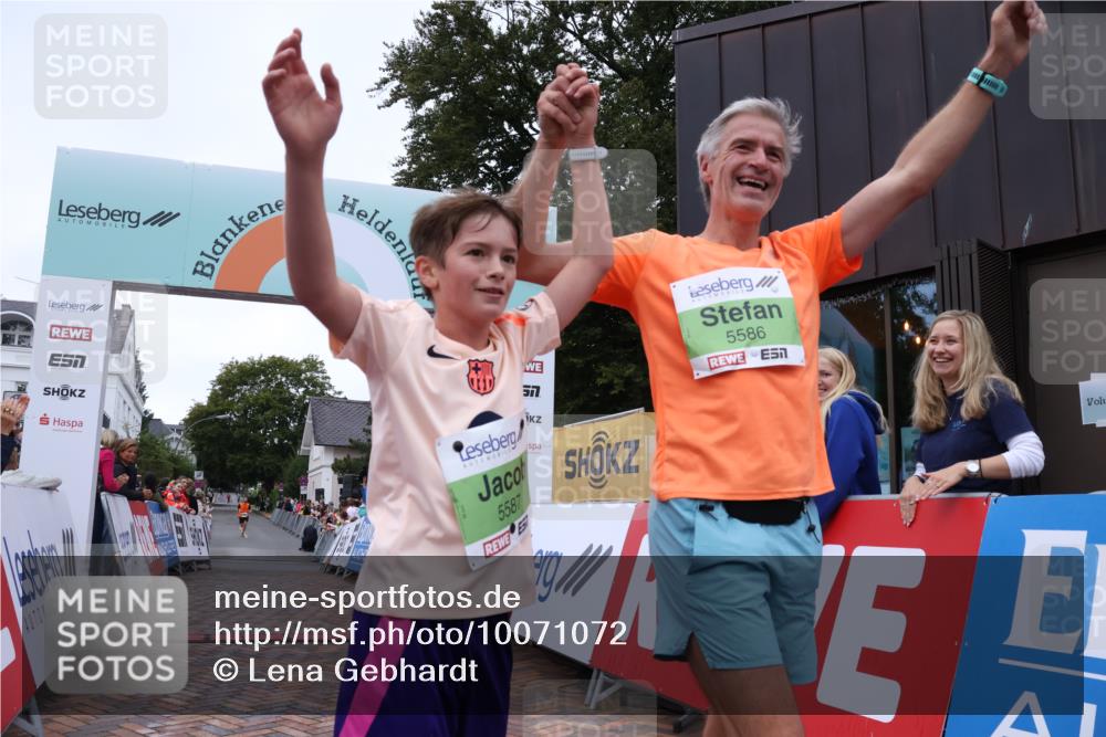 30.08.2026 - Blankeneser Heldenlauf Lena Gebhardt http://msf.ph/oto/10071072 30.08.2026 10:10:36 Ziel 5586, 5587 meine-sportfotos.de