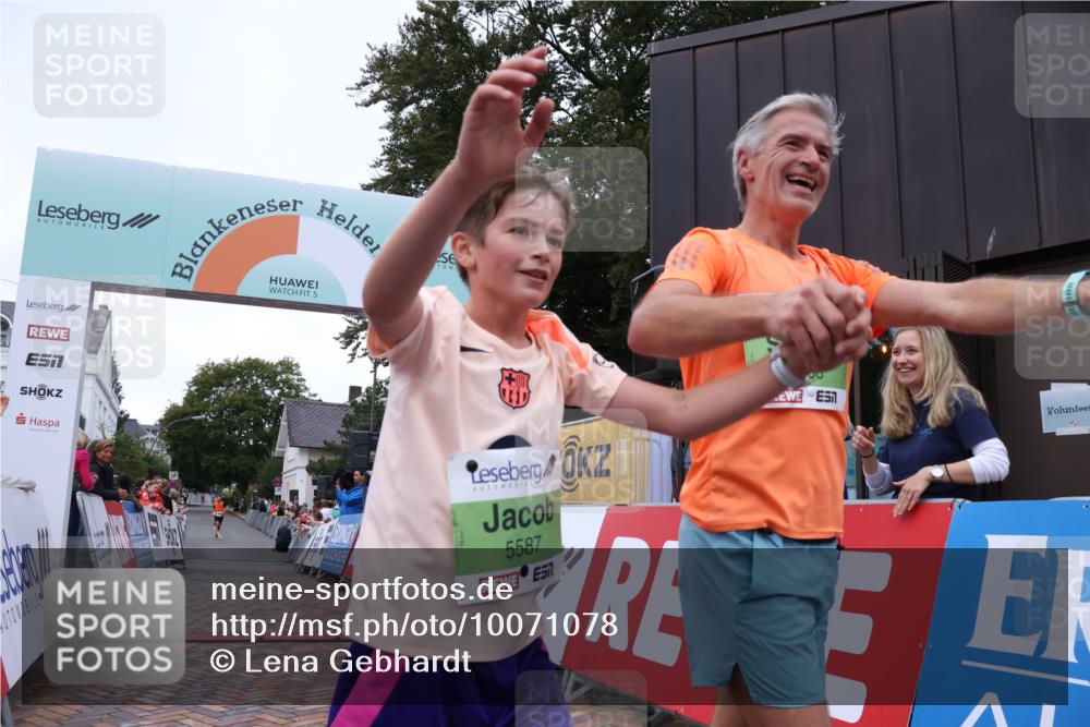 30.08.2026 - Blankeneser Heldenlauf Lena Gebhardt http://msf.ph/oto/10071078 30.08.2026 10:10:36 Ziel 5586, 5587 meine-sportfotos.de